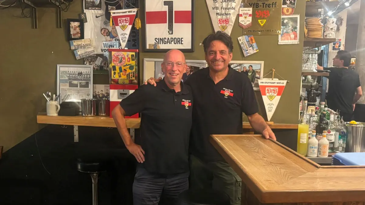 Schwaben unter sich: VfB-Fanclub-Präsident Michael Hertkorn (links) und "Sax"-Wirt Fridl Bulach.
