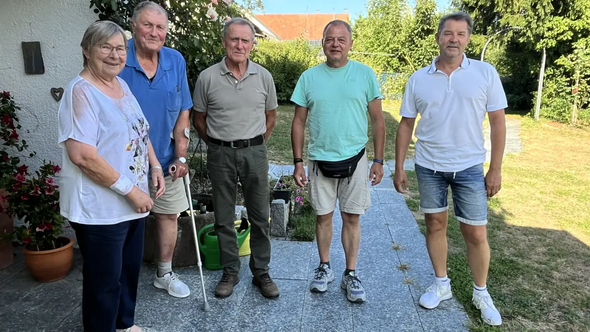 Erkundeten die gemeinsame Familiengeschichte. (von links): Hanna und Gerhard Sauter, Gerhard Kessler, M. Kessler aus Berlin und Günter Stehle, Gestalter des Trillfinger Heimatbuches.