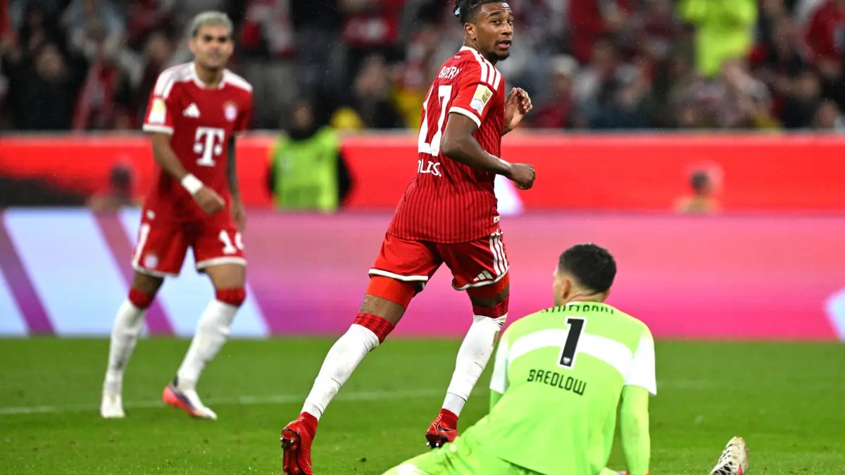FC Bayern München - VfB Stuttgart: 28.08.2026, Bayern, München: Fußball, Männer, Bundesliga, FC Bayern München - VfB Stuttgart, Allianz Arena, 1. Spieltag, Michael Olise (Bayern München) jubelt über das Tor zum 2:1. Foto: Sven Hoppe/dpa - WICHTIGER HINWEIS: Gemäß den Vorgaben der Bundesliga bzw. des DFB Deutscher Fußball-Bund ist es untersagt, in dem Stadion und/oder vom Spiel angefertigte Fotoaufnahmen in Form von Sequenzbildern und/oder videoähnlichen Fotostrecken zu verwerten bzw. verwerten zu lassen. +++ dpa-Bildfunk +++