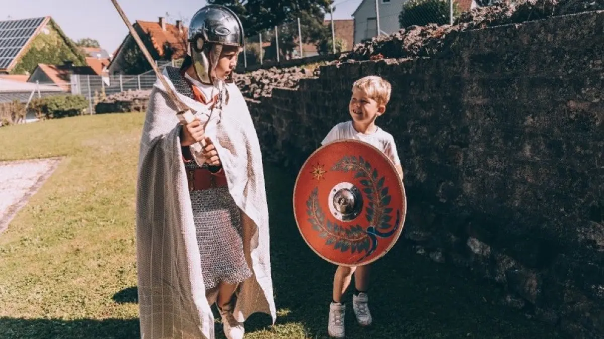 Einmal aussehen, wie ein echter Römer. Am Tag des offenen Denkmals können Kinder im Archäologischen Park in Kell-münz den Alltag der alten Römer hautnah erleben.