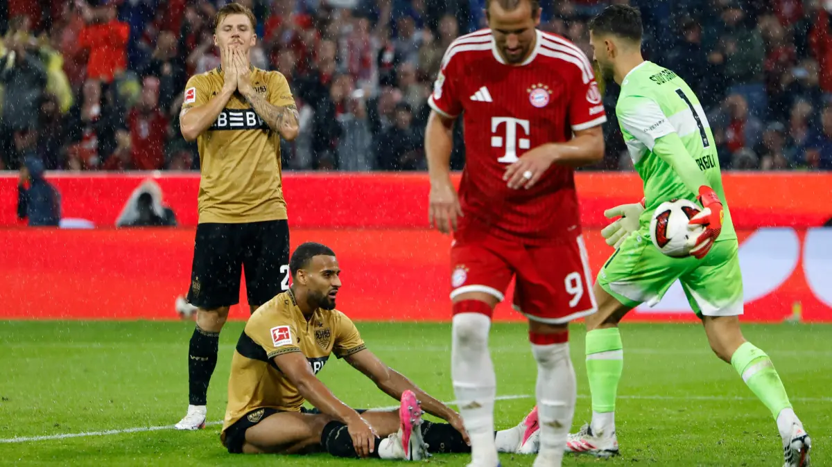 FBL-GER-BUNDESLIGA-BAYERN MUNICH-STUTTGART: Stuttgart's German defender #04 Josha Vagnoman (2L) reacts after scoring an own goal (3-1) during the German first division Bundesliga football match between FC Bayern Munich and VfB Stuttgart in Munich, southern Germany, on August 28, 2026. (Photo by Alexandra BEIER / AFP) / DFL REGULATIONS PROHIBIT ANY USE OF PHOTOGRAPHS AS IMAGE SEQUENCES AND/OR QUASI-VIDEO