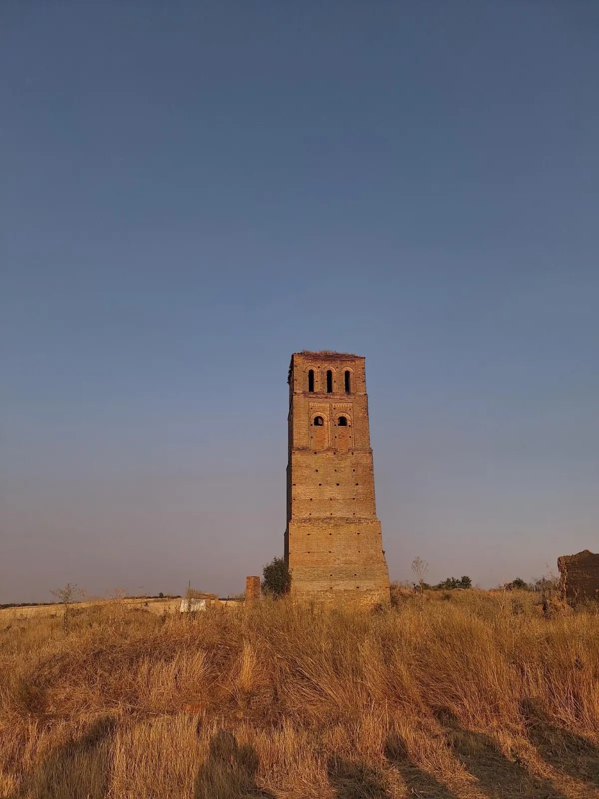 Die wüstenartige Landschaft um die Torre de Villacreces östlich von Léon: ein stimmungsvoller Ort, um die totale Sonnenfinsternis zu betrachten.