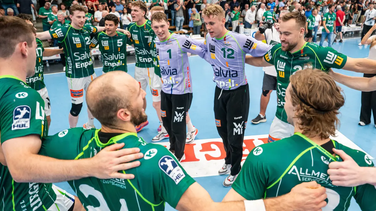 Frisch Auf Goeppingen vs. HC Erlangen, Handball, 1. Bundesliga, Herren, Spielzeit 2026/2027, 29.08.2026: Die Mannschaft von Frisch Auf Goeppingen freut sich nach dem Sieg, Frisch Auf Goeppingen vs. HC Erlangen, Handball, 1. Bundesliga, Herren, Spielzeit 2026/2027, 29.08.2026,
Foto: Eibner-Pressefoto/Michael Schmidt