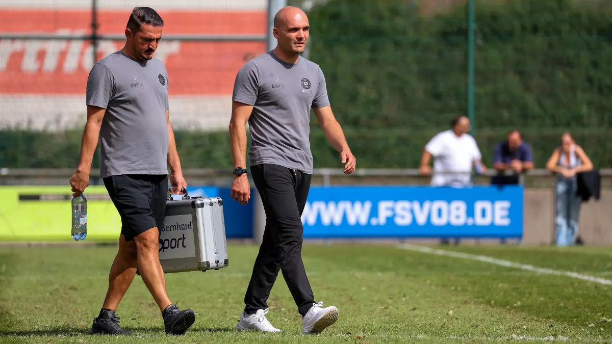 Fußball FSV 08 Bissingen vs. 1. Göppinger SV: BAU // 29.08.2026, Deutschland, Bietigheim-Bissingen, Fußball Oberliga Baden-Württemberg Saison 2026/2027,
FSV 08 Bissingen vs. 1. Göppinger SV, GSV Trainer Daniel Güney