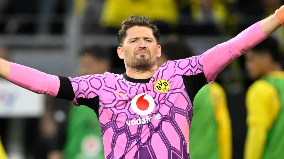 FBL-GER-BUNDESLIGA-DORTMUND-HSV: Dortmund's Swiss goalkeeper #01 Gregor Kobel reacts during the German first division Bundesliga football match between BVB Borussia Dortmund and Hamburg SV in Dortmund, western Germany on August 29, 2026. (Photo by INA FASSBENDER / AFP) / DFL REGULATIONS PROHIBIT ANY USE OF PHOTOGRAPHS AS IMAGE SEQUENCES AND/OR QUASI-VIDEO