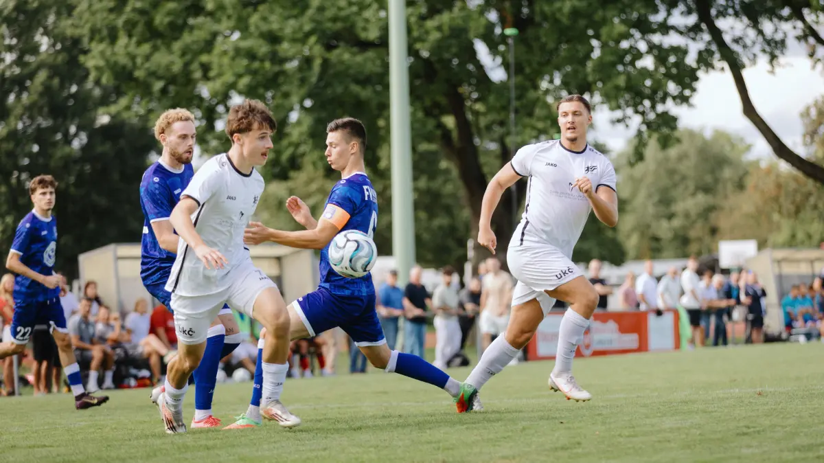 Fußball, Landesliga: Das waren die Spiele am Wochenende, Foto TSV Neu-Ulm am Muthenhölzle gegen FV Olympia Laupheim