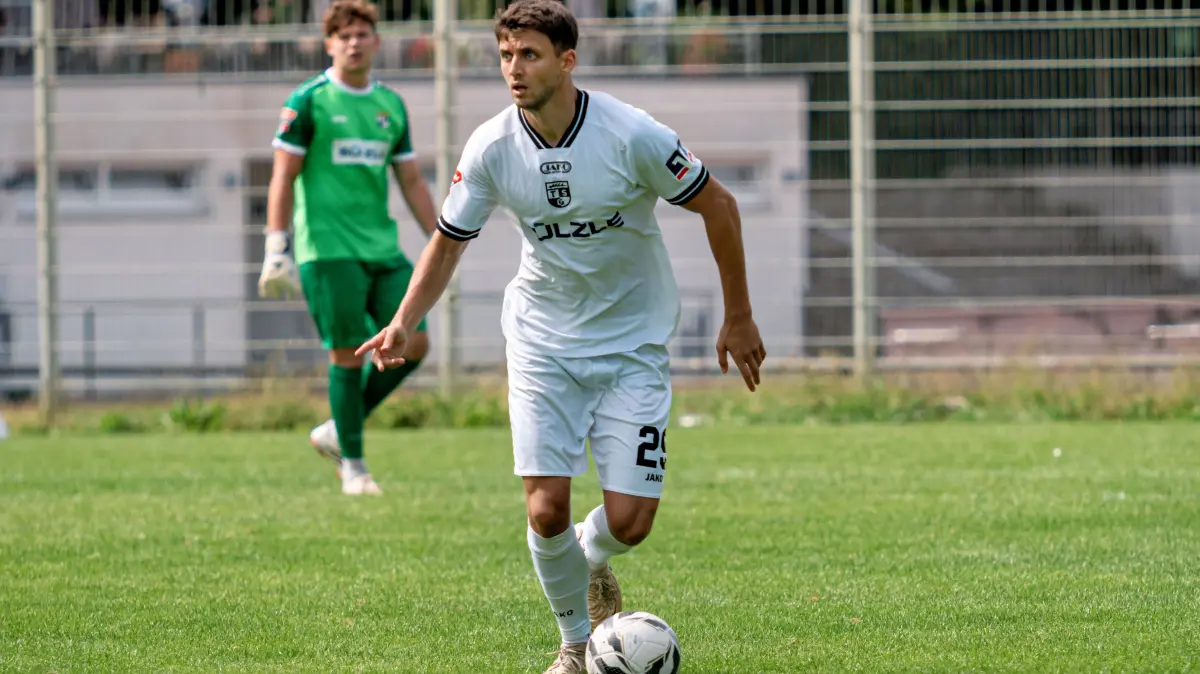 GER, Fussball, Tuerkspor Neckarsulm vs. TSG Balingen, Oberliga Baden-Wuerttemberg, 4. Spieltag, Saison 2026/2027, 30.08.2026 : Jonas Fritschi (TSG Balingen Fussball, #29) am Ball
GER, Fussball, Tuerkspor Neckarsulm vs. TSG Balingen, Oberliga Baden-Wuerttemberg, 4. Spieltag, Saison 2026/2027, 30.08.2026
Foto: Eibner/Carsten Schwering
