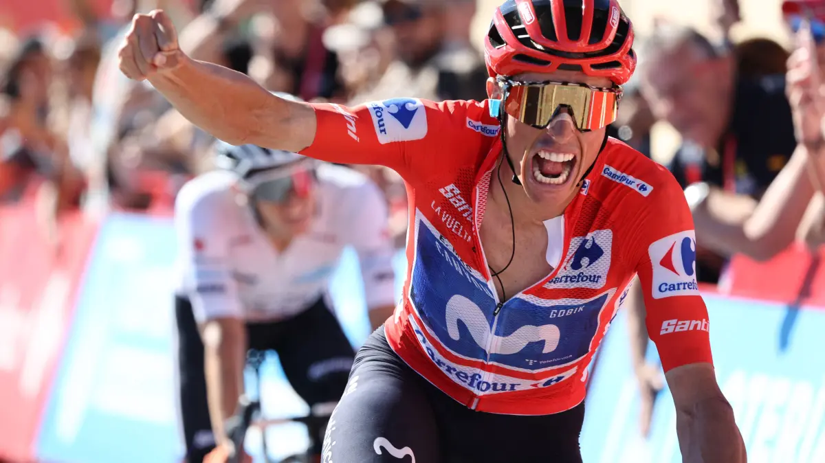 CYCLING-ESP-VUELTA: Team Movistar's Spanish rider Enric Mas celebrates his victory followed by Team Netcompany Ineos' Scottish rider Oscar Onley during the 9th stage of the Vuelta a Espana 2026 cycling tour, a 187,4 km race between Villajoyosa and Alto de Aitana in Confrides, on August 30, 2026. (Photo by Josep LAGO / AFP)