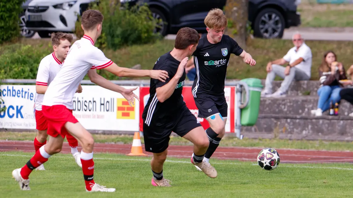 Fußball Bezirksliga SGM Vellberg/Obersontheim - Spvgg Gammesfeld, 2:0