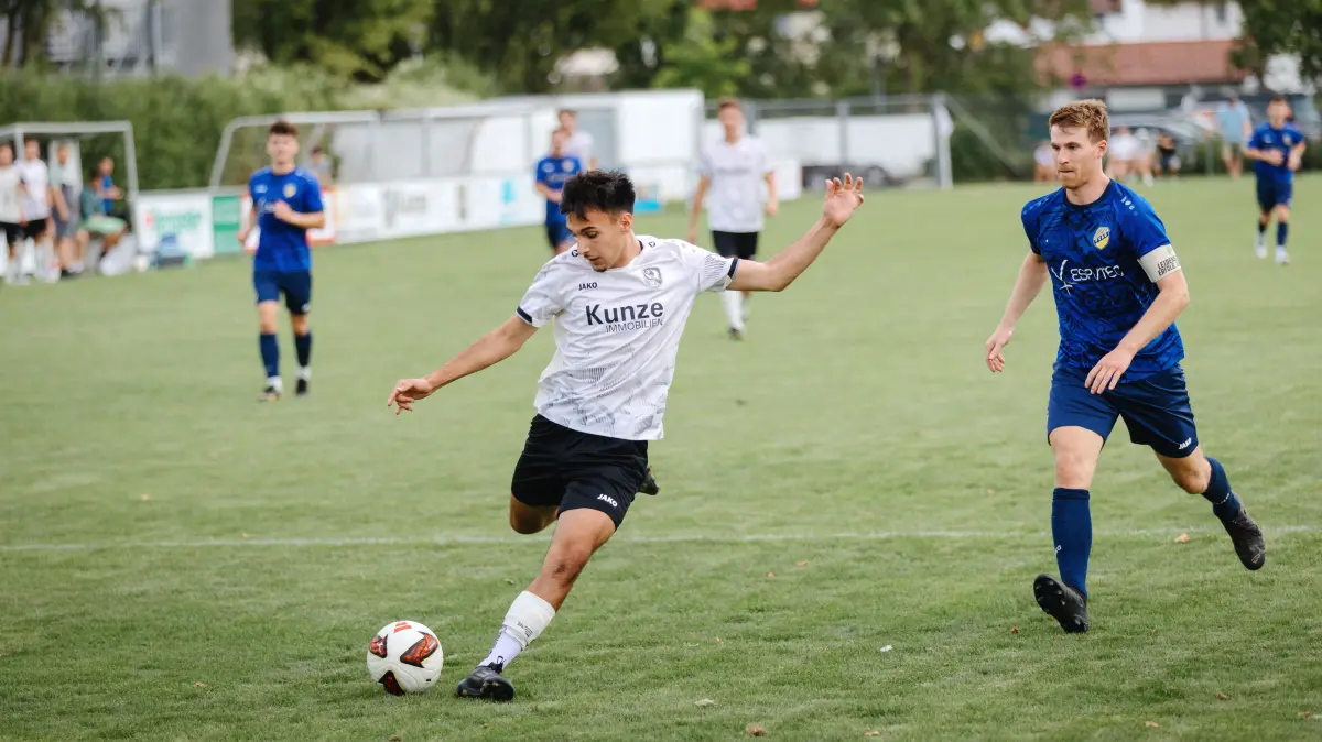 Fußball, Bezirksliga: Das waren die Spiele am Wochenende, Fotoauftrag SGM Langenau gegen FV Asch-Sonderbuch