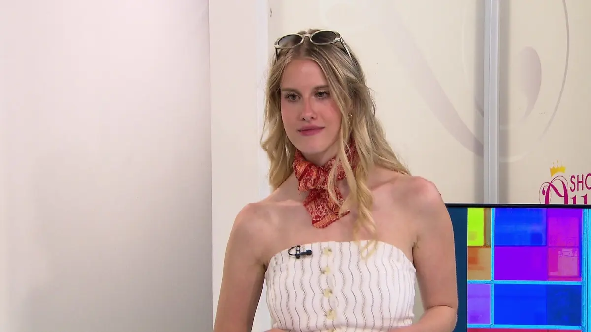 Sabrina setzt auf Partnerlook mit ihrem Hund.
