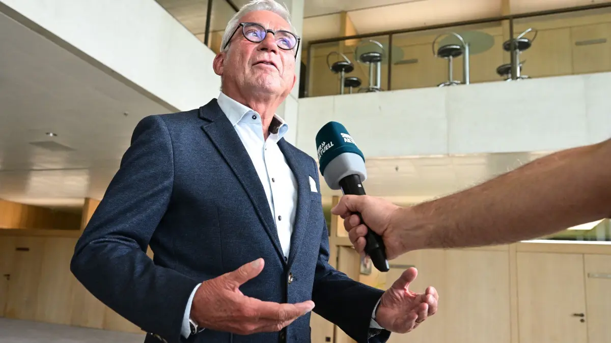 Strobl fordert scharfe Abgrenzung der CDU von AfD: 31.08.2026, Baden-Württemberg, Stuttgart: Thomas Strobl (CDU), Landtagspräsident in Baden-Württemberg, gibt im Landtag vor Medien ein Statement ab. Vor der Landtagswahl in Sachsen-Anhalt fordert der frühere baden-württembergische Innenminister und heutige Landtagspräsident Thomas Strobl eine scharfe Abgrenzung seiner Partei von der AfD. Foto: Bernd Weißbrod/dpa +++ dpa-Bildfunk +++