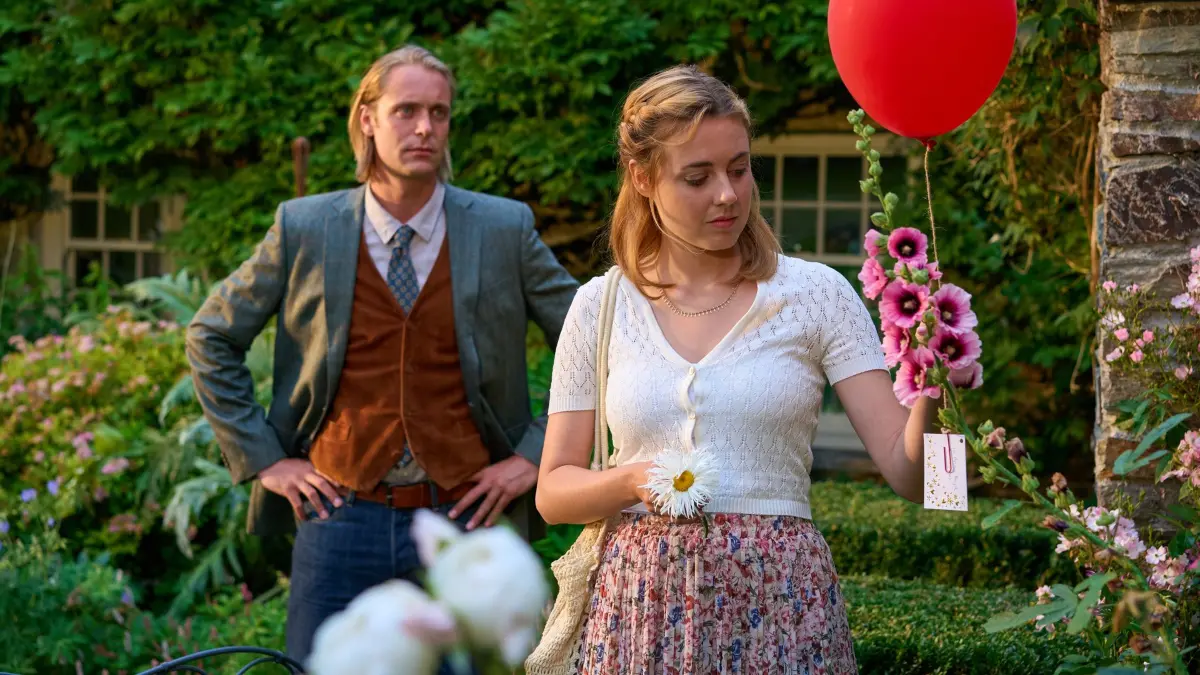 Gwen (Meriel Hinsching) und Joey (Bernd-Christian Althoff) finden einen Luftballon mit einer rührenden Nachricht.