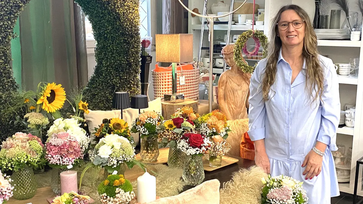 Der letzte Monat hat begonnen: Nach 28 Jahren schließt Birgit Brendle-Kirwald ihr Blumenfachgeschäft Rosenrot - schweren Herzens.