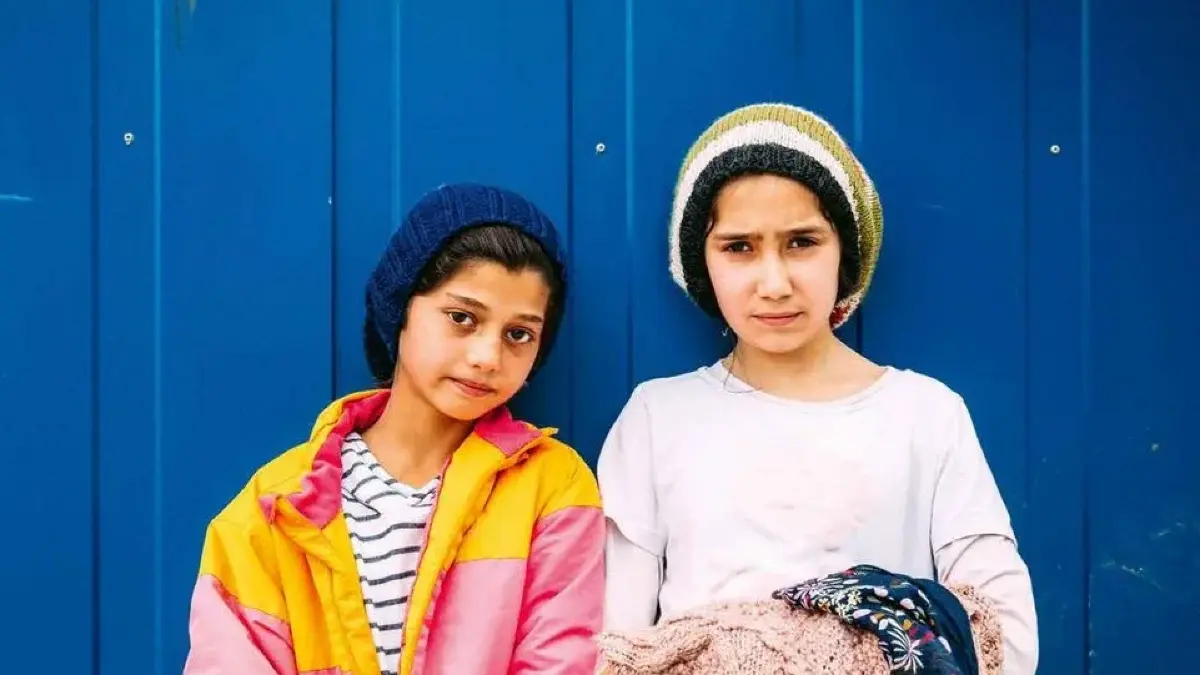 Zainab (rechts) und Nida sind mit ihren Familien aus Afghanistan geflüchtet und auf Lesbos gelandet.
