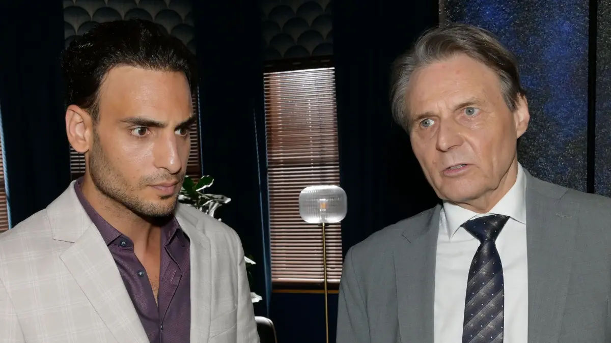 Nihat (Timur Ülker) will Jo Gerner (Wolfgang Bahro) nicht enttäuschen.
