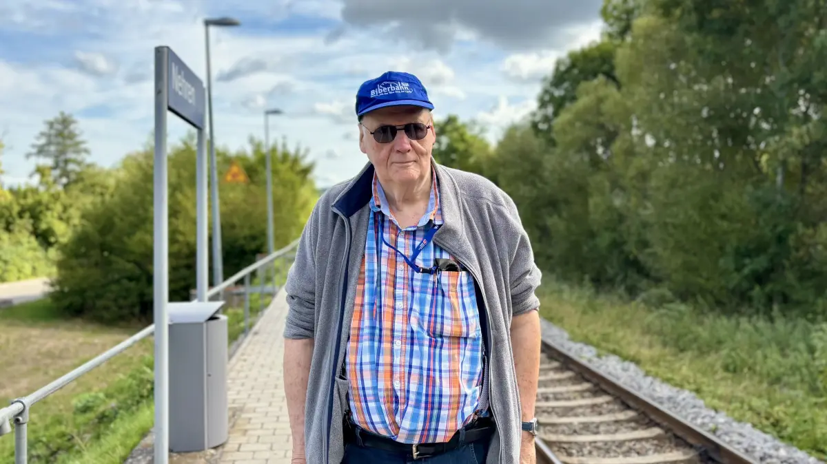Jürgen Mozer findet: Der Nehrener Bahnhof ist nicht barrierefrei, denn die Lücke zwischen Bahnsteigskante und Einstiegskante vom Zug ist zu groß