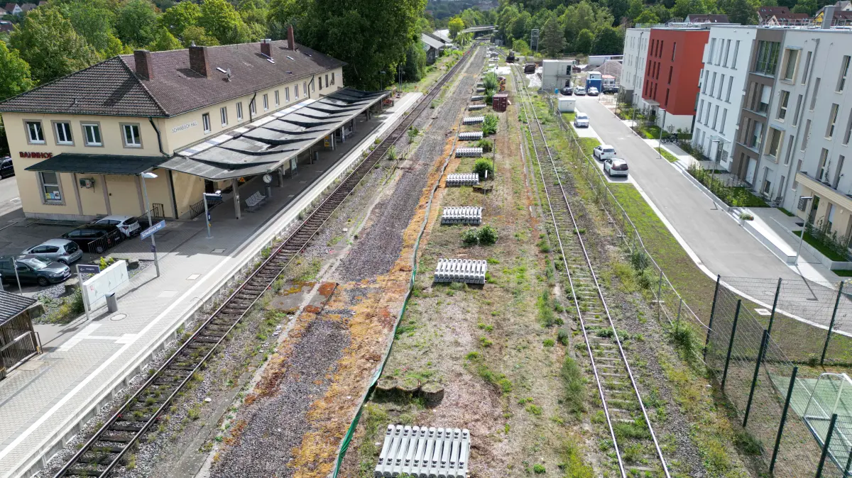 Am Bahnhof Schwäbisch Hall werden Gleise erneuert.