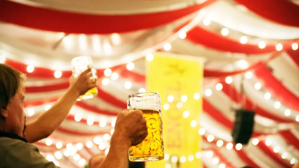 In diesem Jahr kostet die Maß Bier auf dem Fränkischen Volksfest in Crailsheim 13,60 Euro. Damit hat sich der Preis gegenüber dem Vorjahr nicht erhöht und liegt immer noch unter dem Liter-Preis auf dem Cannstatter Wasen.