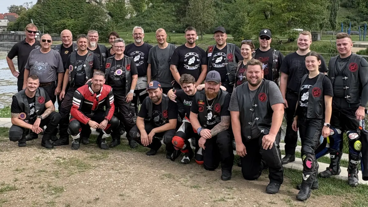 Der Motorrad-Club aus Kirchen hat an einer Aktion zugunsten schwer erkrankter Kinder teilgenommen. Hier die Biker am Zielort in Sigmaringen.