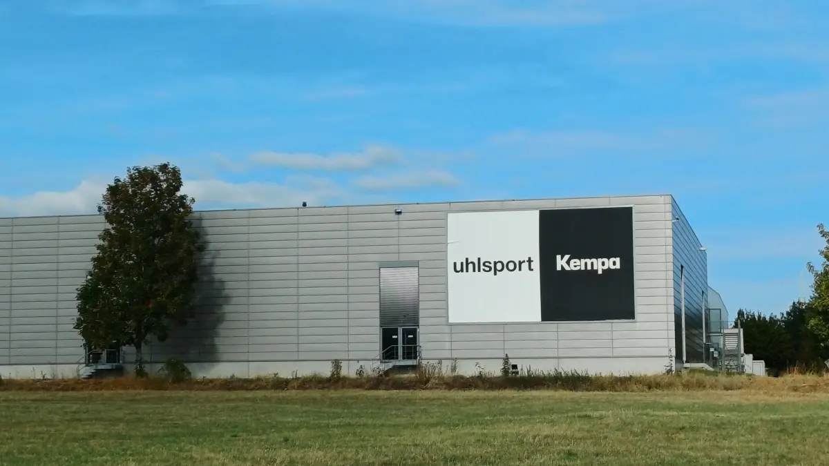 Uhlsport Firma Gebäude Engstlatt