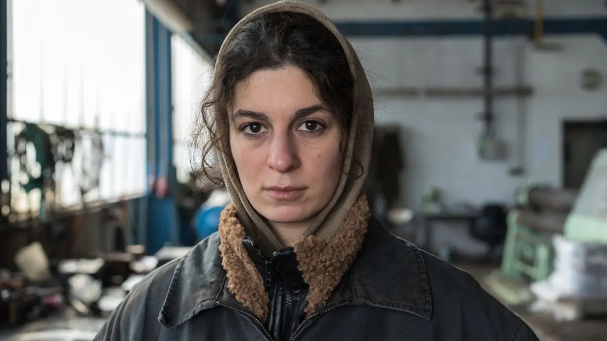 Natalia (Anano Makharadze) würde alles tun, um ihren Bruder zu retten.