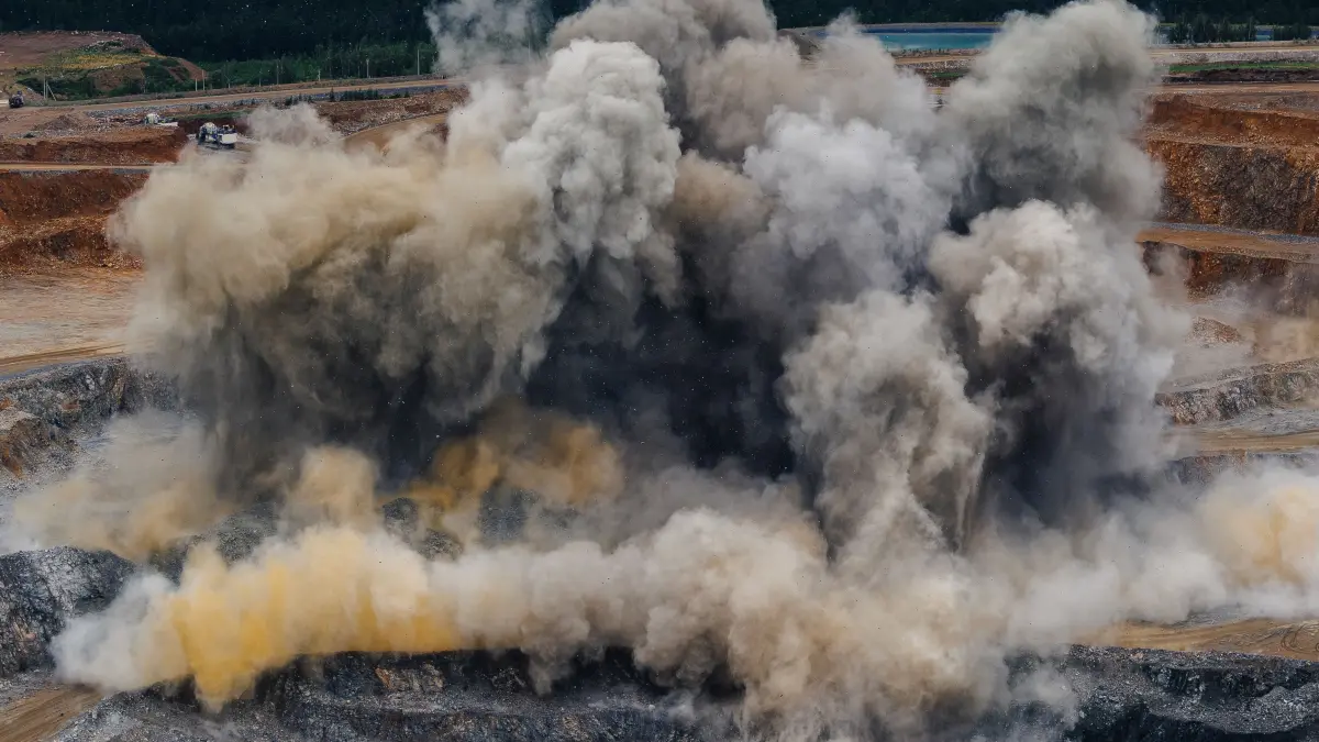 Sprengung Explosion Sprengstoff Entschärfung Symbolfoto NUR Schwabo LZ OV
