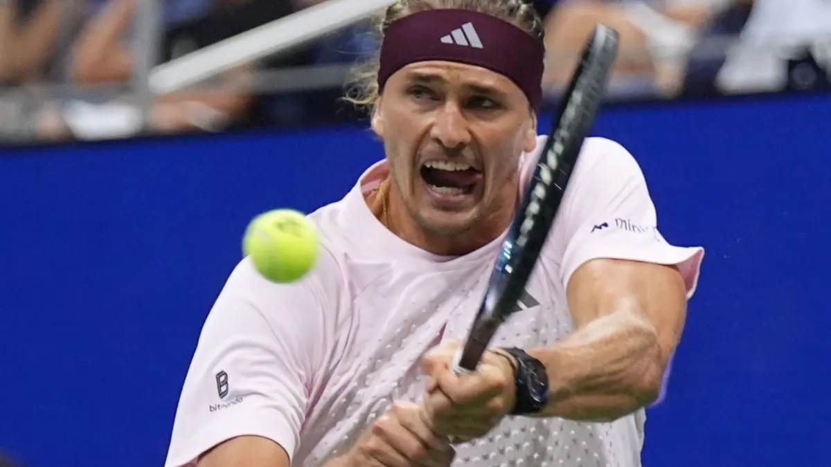 US Open: 01.09.2026, USA, New York: Tennis, Grand Slam, US Open, Herren, Einzel, 1.Runde, Zverev (Deutschland) - Sonego (Italien), Alexander Zverev spielt den Ball. Foto: Frank Franklin II/AP/dpa +++ dpa-Bildfunk +++