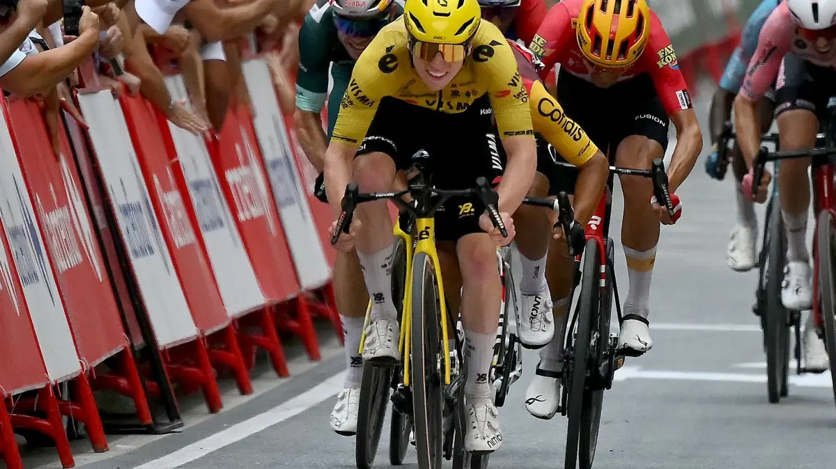CYCLING-ESP-VUELTA: Team Visma-Lease a bike's British rider Matthew Brennan competes before winning the 11th stage of the Vuelta a Espana 2026 cycling tour, a 151,3 km race between Carthagena and Lorca, on September 2, 2026. (Photo by JOSE JORDAN / AFP)