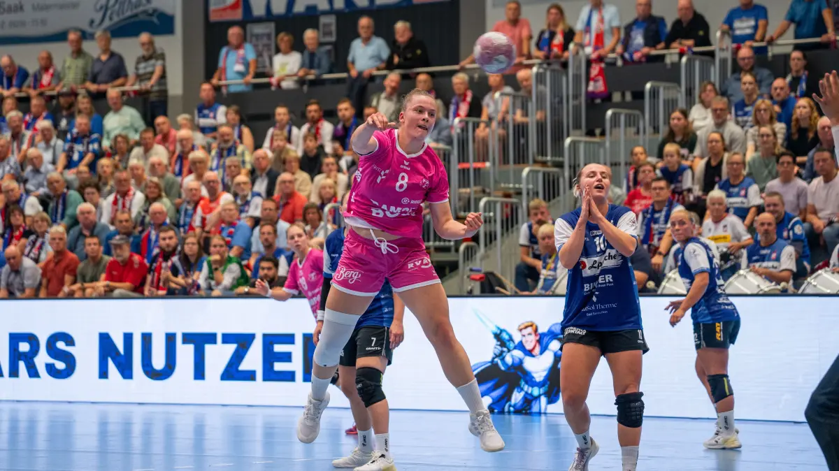 HSG Blomberg-Lippe (GER) vs. TuS Metzingen (GER), Handball, 1. Handball Bundesliga Frauen, Spieltag 2, Saison 2026/2027, Blomberg, 02.09.26: Ida Petzold (TuS Metzingen, #08) im Torwurf