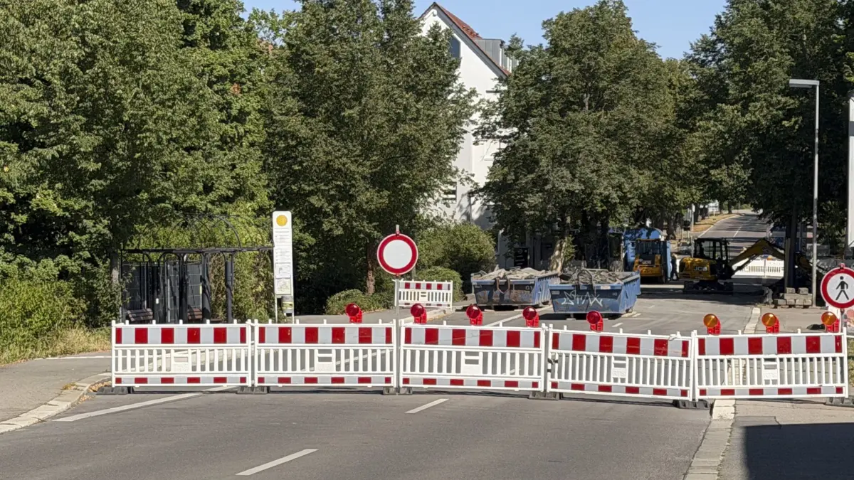 Die Blaufelder Straße im Bereich Schwanensee-Unterführung bleibt länger gesperrt als geplant.