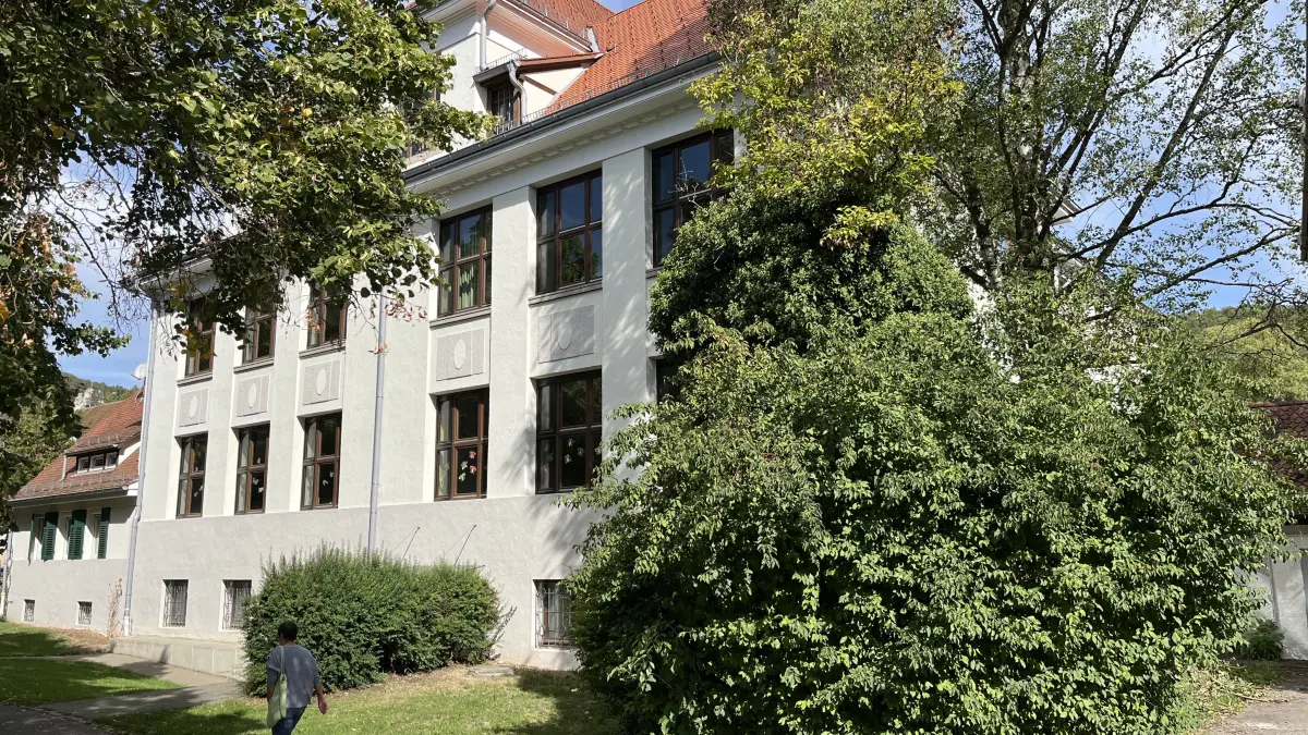 Die Schulküche im alten Blaubeurer Grundschulgebäude wird abgebaut, um eine Ganztagsschule für die Kinder zu ermöglichen.