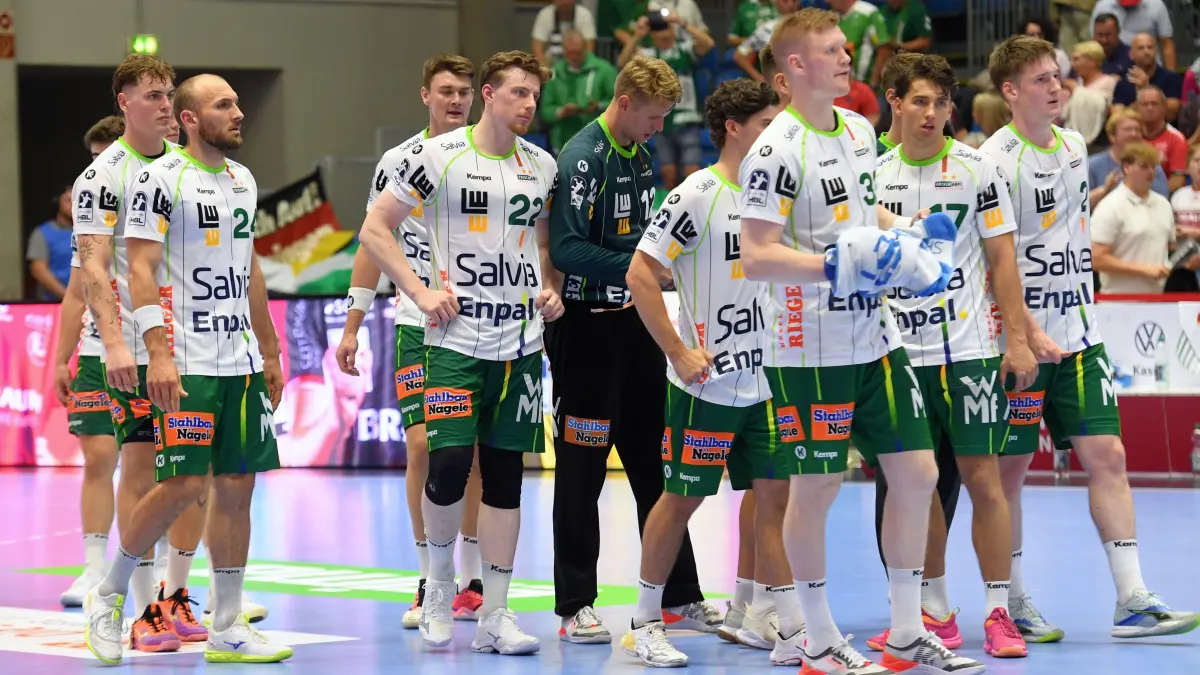 GER, MT Melsungen - Frisch Auf Goeppingen, Handball, 1. Bundesliga, 2. Spieltag, Saison 2026/2027, 02.09.2026: enttaeuscht, frustriert, Emotion nach der Niederlage: Ymir Oern Gislason (Frisch Auf Goeppingen #33), Marcel Schiller (Frisch Auf Goeppingen #24), Erik Persson (Frisch Auf Goeppingen #22) (vorne, M) ,
GER, MT Melsungen - Frisch Auf Goeppingen, Handball, 1. Bundesliga, 2. Spieltag, Saison 2026/2027, 02.09.2026,
Foto: Eibner-Pressefoto / Roland Sippel