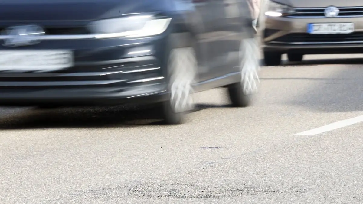 Die Sperrung für den Durchgangsverkehr muss bis voraussichtlich Donnerstag, 10. September, bestehen bleiben.