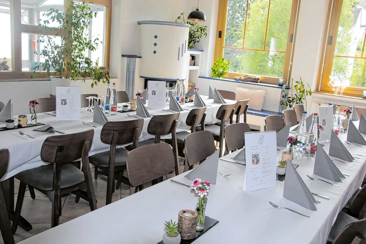 Landhotel Roder Burladingen-Gauselfingen, Gastraum⇥Hubert Pfister