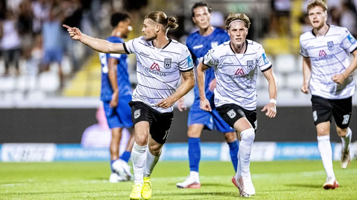 SSV Ulm 1846 Fußball vs. SGV Freiberg Heilbronn, Fussball, Regionalliga Südwest, 5. Spieltag, Donaustadion Ulm 04.09.26: Torschuss Elfmeter Torjubel Jubel Freude nach Treffer Tor Torschuss zum 4:3 durch Dennis Chessa (SSV Ulm 1846 Fußball, #11)
SSV Ulm 1846 Fußball vs. SGV Freiberg Heilbronn, Fussball, Regionalliga Südwest, 5. Spieltag, Donaustadion Ulm 04.09.26
Foto: Eibner-Pressefoto/Lucca Fundel
