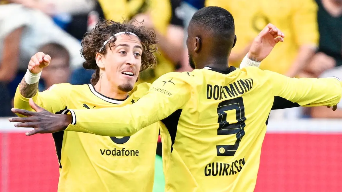 1899 Hoffenheim - Borussia Dortmund: 05.09.2026, Baden-Württemberg, Sinsheim: Fußball, Männer, Bundesliga, TSG 1899 Hoffenheim - Borussia Dortmund, 2. Spieltag, SNP Arena. Torschütze Fabio Silva (l, Borussia Dortmund) jubelt mit Serhou Guirassy (Borussia Dortmund) über sein Tor zum 2:2. Foto: Uwe Anspach/dpa - WICHTIGER HINWEIS: Gemäß den Vorgaben der Bundesliga bzw. des DFB Deutscher Fußball-Bund ist es untersagt, in dem Stadion und/oder vom Spiel angefertigte Fotoaufnahmen in Form von Sequenzbildern und/oder videoähnlichen Fotostrecken zu verwerten bzw. verwerten zu lassen. +++ dpa-Bildfunk +++