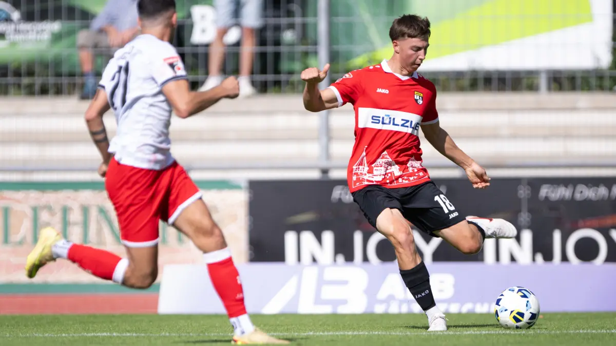 TSG Balingen vs. 1. FC Normania Gmuend, Fussball, Oberliga Baden Wuerttemberg, 5. Spieltag, Saison 2026/2027, 05.09.2026,: Florian Barth (TSG Balingen, #18), am Ball,
TSG Balingen vs. 1. FC Normania Gmuend, Fussball, Oberliga Baden Wuerttemberg, 5. Spieltag, Saison 2026/2027, 05.09.2026,
Eibner-Pressefoto/Andreas Ulmer