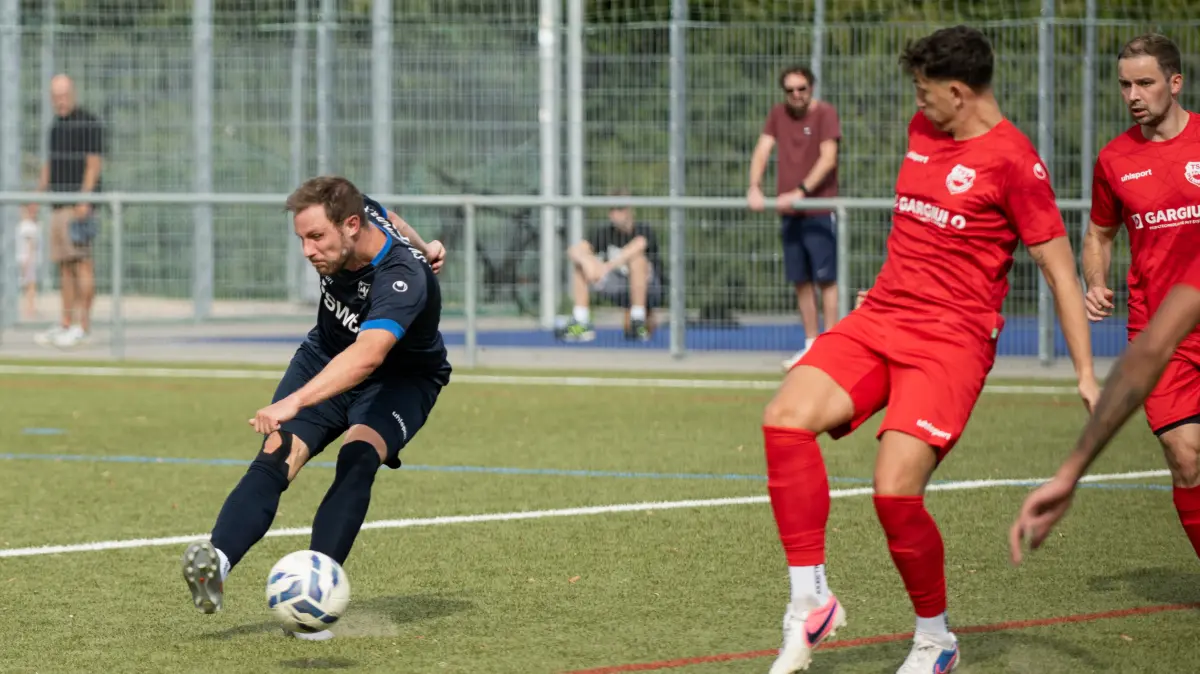 SV Pfrondorf vs. TSV Ofterdingen, Fussball, Bezirksliga Alb, 5. Spieltag, Saison 2026/2027, 06.09.2026,: Daniel Schreier, (SV Pfrondorf, #18), am Ball, , Tor zum 4:2 fuer SV Pfrondorf,
SV Pfrondorf vs. TSV Ofterdingen, Fussball, Bezirksliga Alb, 5. Spieltag, Saison 2026/2027, 06.09.2026,
Eibner-Pressefoto/Andreas Ulmer
