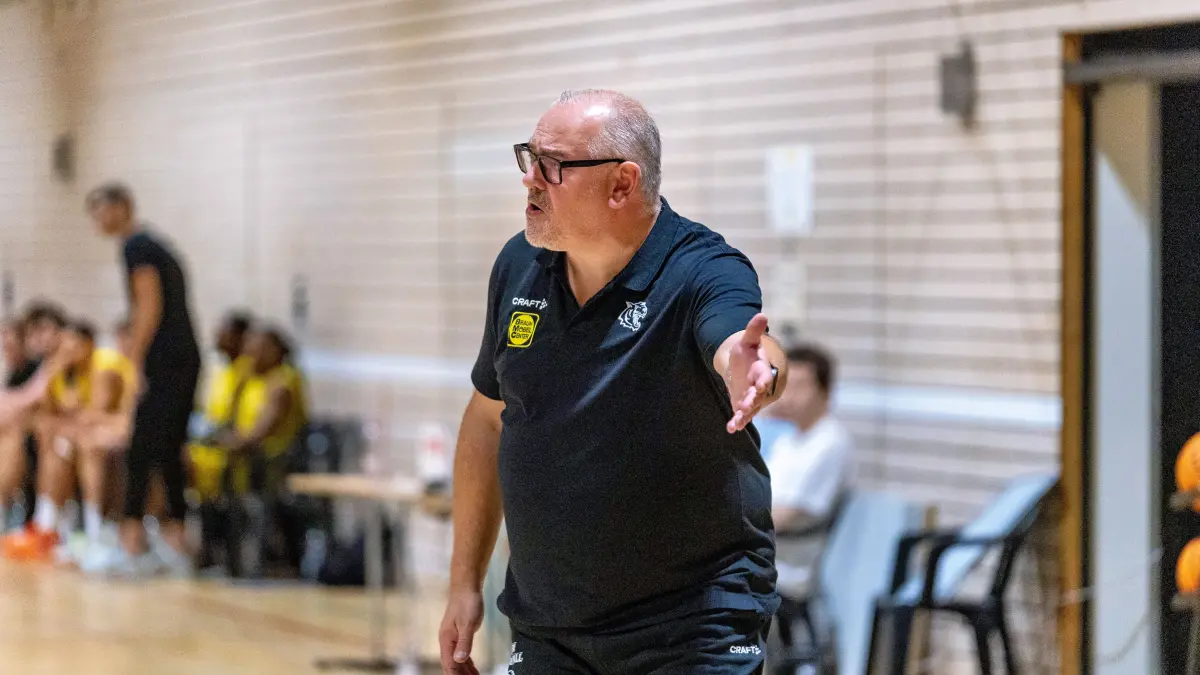 Kreisbau Kirchheim Knights vs Tuebingen Tigers, Basketball,Barmer Basketball 2. Bundesliga ProA, Testspiel, Saison 2026/2027, 05.09.2026: Tuebingen Tigers Headcoach Felix Banobre.
Kreisbau Kirchheim Knights vs Tuebingen Tigers, Basketball,Barmer Basketball 2. Bundesliga ProA, Testspiel, Saison 2026/2027, 05.09.2026,
Foto: Eibner-Pressefoto/Davide Di Giovanni