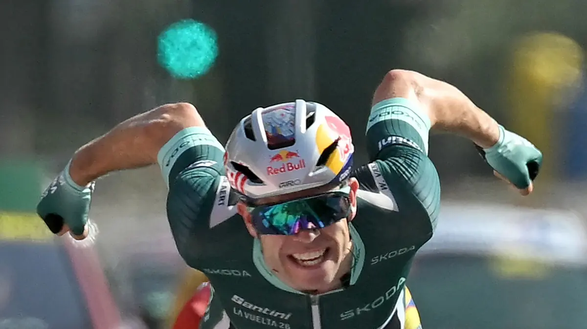 CYCLING-ESP-VUELTA: Team Visma-Lease a bike's Belgian rider Wout van Aert celebrates winning the 15th stage of the Vuelta a Espana 2026 cycling tour, a 110,2 km race which was modified from the original itinerary of 189,7 km following the activation of the high temperature protocal, between Palma del Rio and Cordoba, on September 6, 2026. (Photo by JORGE GUERRERO / AFP)