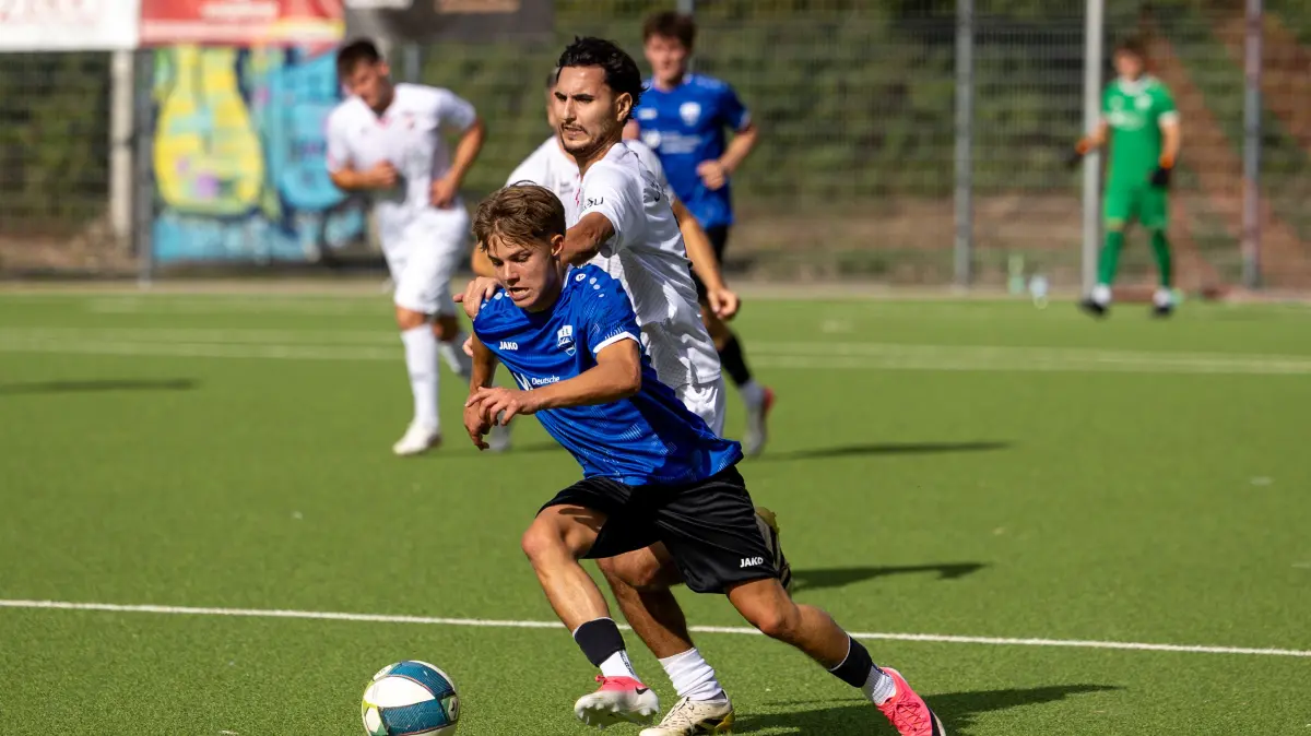SV Croatia Reutlingen - VfL Pfullingen, Fussball, Herren, Landesliga 3, 04. Spieltag, Saison 2026/2027, 06.09.2026,: SV Croatia Reutlingen - VfL Pfullingen, Fussball, Herren, Landesliga 3, 04. Spieltag, Saison 2026/2027, 06.09.2026, #Philipp Kendel (VFL Pfullingen #07) und Mert Oguz (SV Croatia Reutlingen #08)
Foto: DROFITSCH/EIBNER