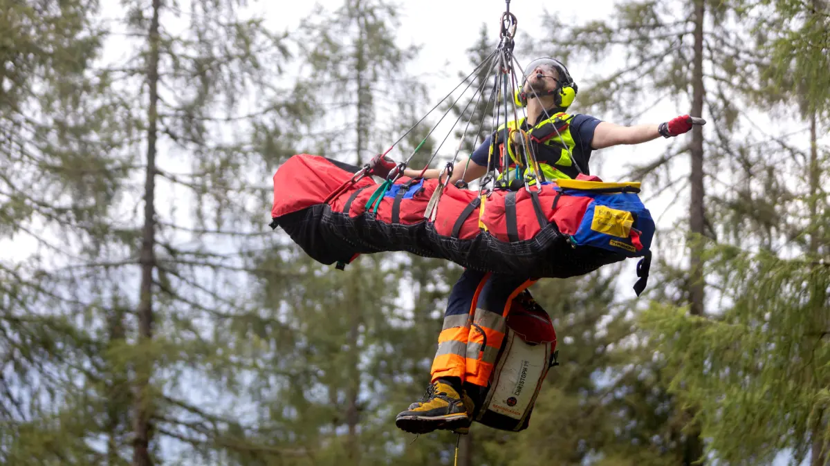 Einsatz mit Helikopter im Einsatzgebiet der Bergwacht Ramsau.