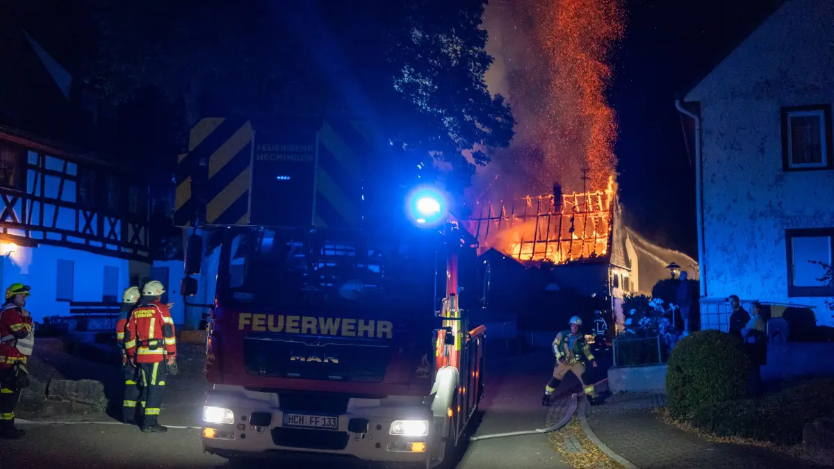 Die Feuerwehren aus Bisingen und Grosselfingen sind seit 4 Uhr in Bisingen im Einsatz.