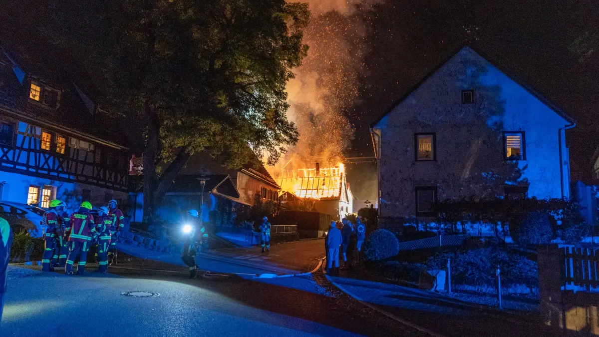 Die Feuerwehren aus Bisingen und Grosselfingen sind seit 4 Uhr in Bisingen im Einsatz.
