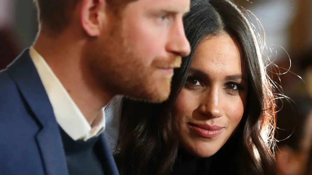 Prinz Harry und Herzogin Meghan: ARCHIV - 13.02.2018, Großbritannien, Edinburgh: Meghan, Herzogin von Sussex und ihr Mann, Prinz Harry nehmen an einem Empfang für junge Leute im Holyroodhouse Palast in Edinburgh teil. (zu dpa: «König Charles stellt klar: Harry und Meghan nur Privatleute») Foto: Andrew Milligan/PA Wire/dpa +++ dpa-Bildfunk +++