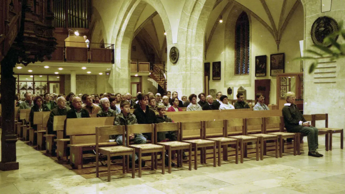 GZ-Archiv - 12.09.2001 - Friedensgebet in der Stadtkirche Geislingen nach den Terroranschlägen vom 11. September in den USA
