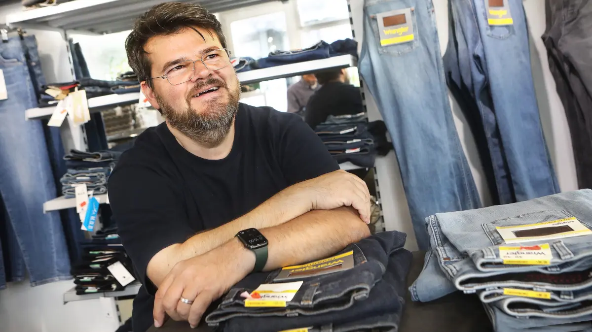 Tübingen Roberto Nedorna Blaues Eck Laden Jeans Kleidung