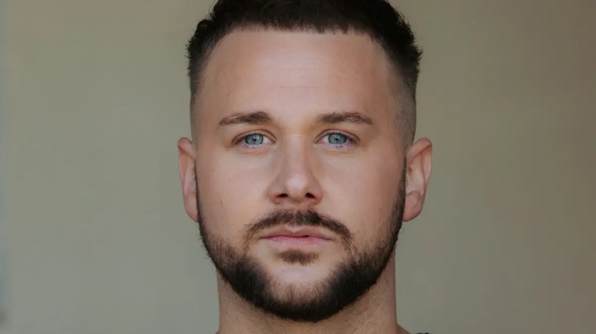GZSZ-Serienliebling Jonas Seefeld (Felix van Deventer) hat Angst um sein Liebesleben.