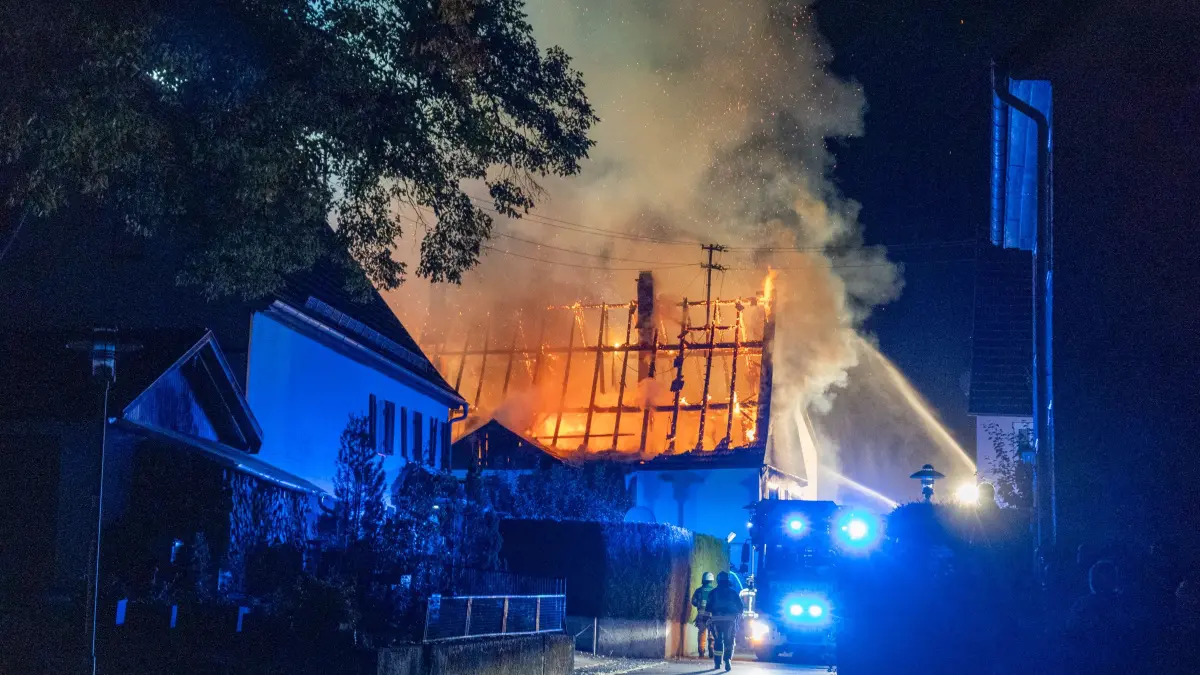 Die Feuerwehren aus Bisingen und Grosselfingen sind seit 4 Uhr in Bisingen im Einsatz.